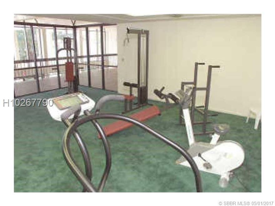 GREAT 2/2 CONDO WITH BRAND NEW KITCHEN, GRANITE COUNTERS W/STAINLESS STEEL APPLIANCES, UPDATED BATHROOMS! AMENITIES INCLUDE GAURDED ENTRANCE, CLUBHOUSE, GYM, TENNIS COURT, GIANT SWIMMING POOL AND MORE! CLOSE TO MAJOR ROADS, HIGHWAYS AND SHOPPING CENTERS. PER HOA SHOWINGS RESTRICTED TO MON-FRI 9AM-4PM  & SAT TILL 12PM!