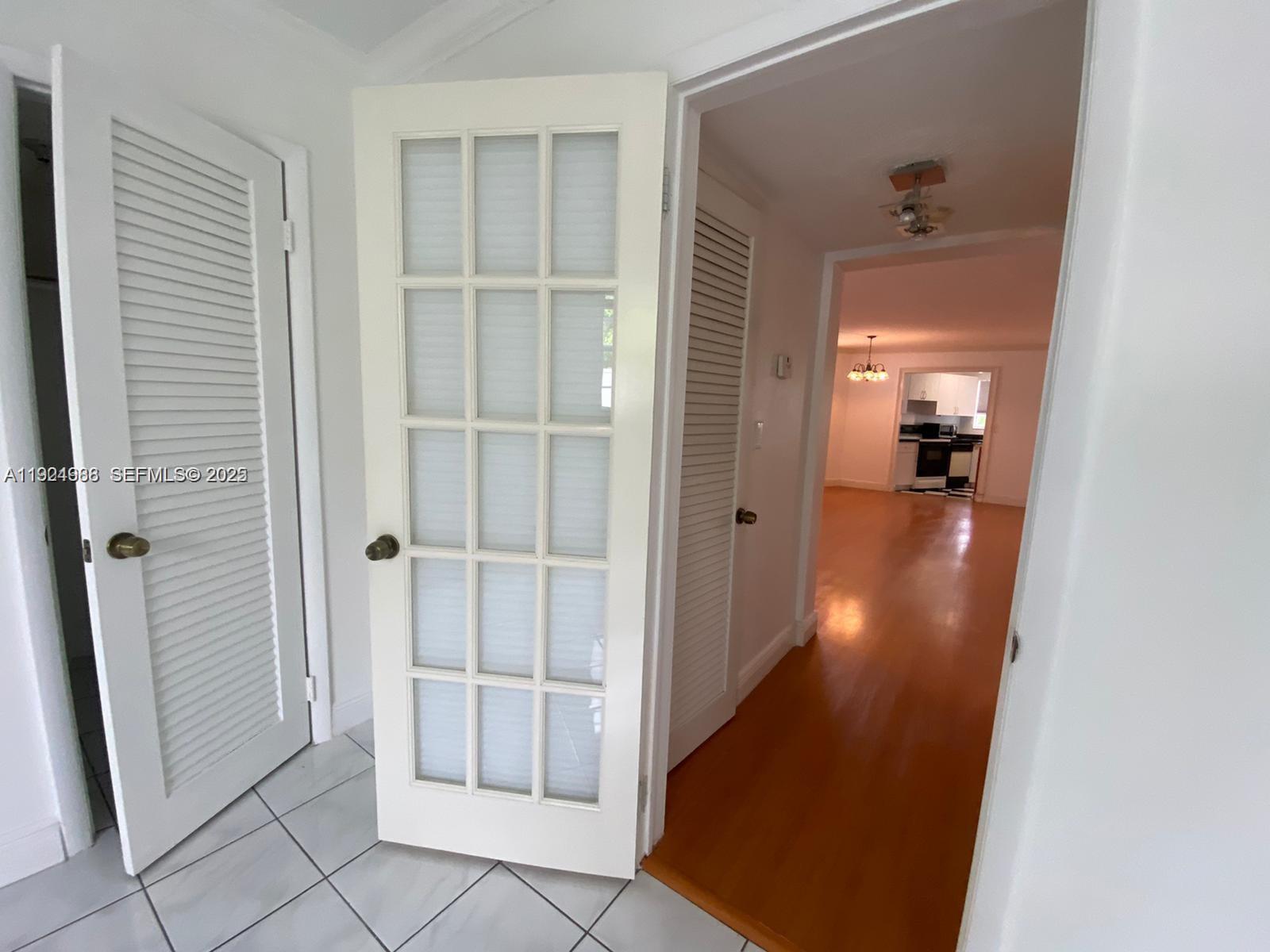 NO BAY WHITE HOUSE NO 1 C - Residential Lease