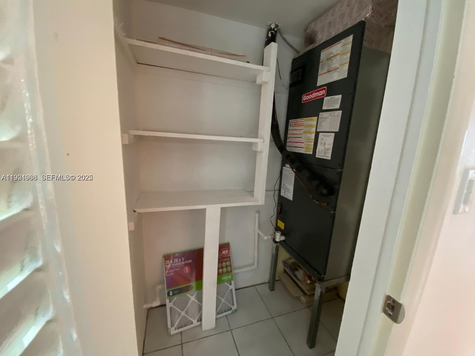 NO BAY WHITE HOUSE NO 1 C - Residential Lease