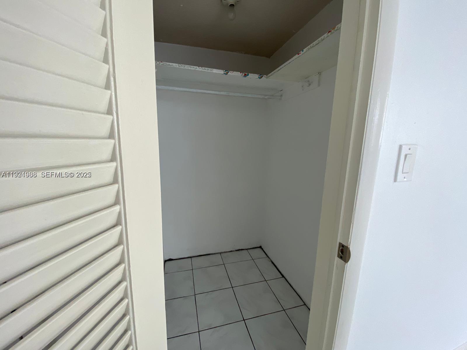 NO BAY WHITE HOUSE NO 1 C - Residential Lease