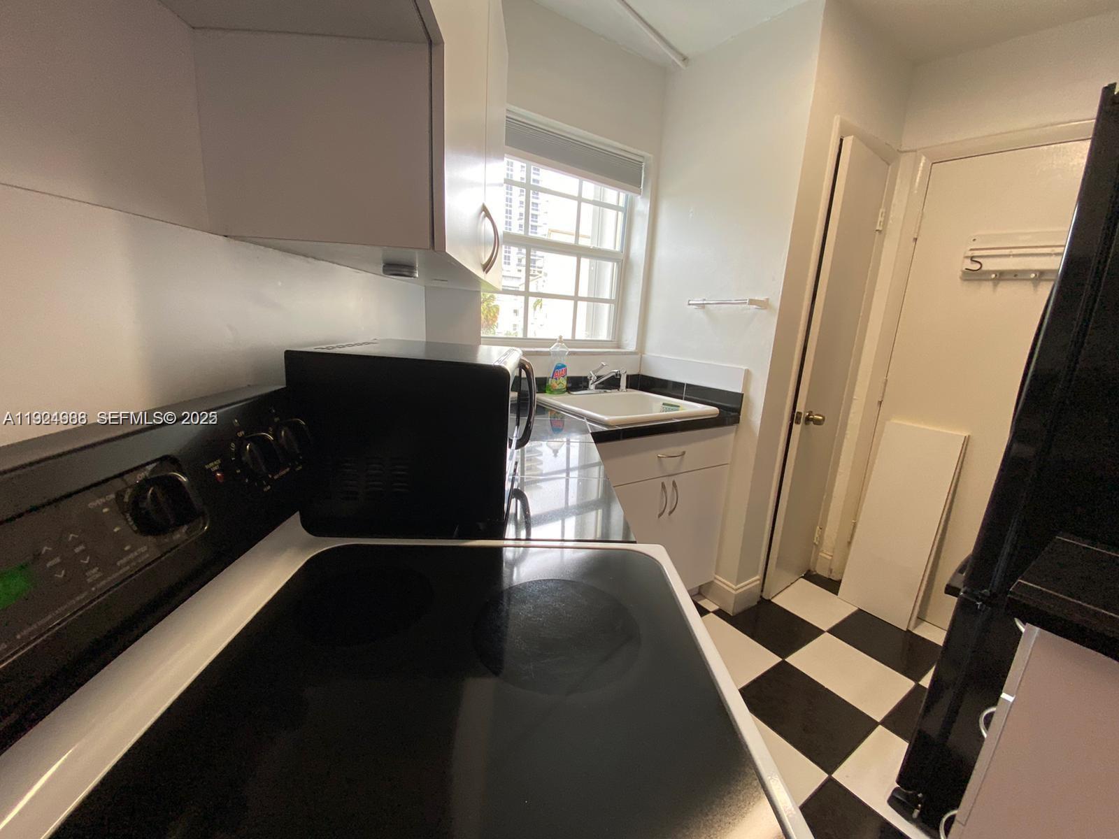 NO BAY WHITE HOUSE NO 1 C - Residential Lease