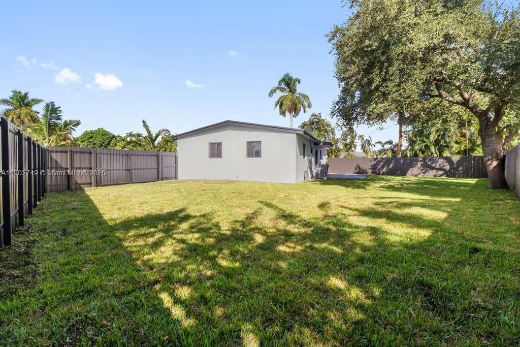 CAROL CITY LAKE STEVEN ES - Residential Lease