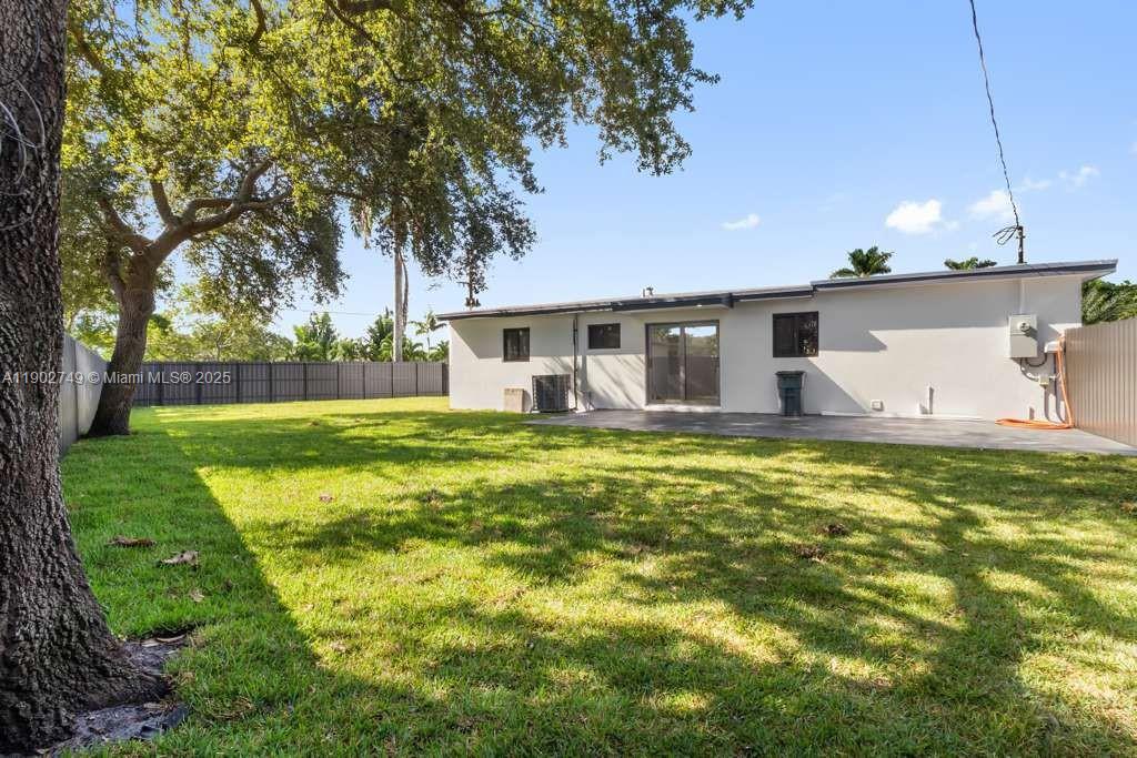 CAROL CITY LAKE STEVEN ES - Residential Lease