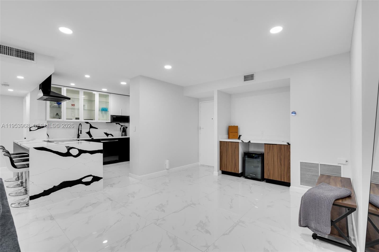 HILLCREST EAST NO 25 COND - Residential