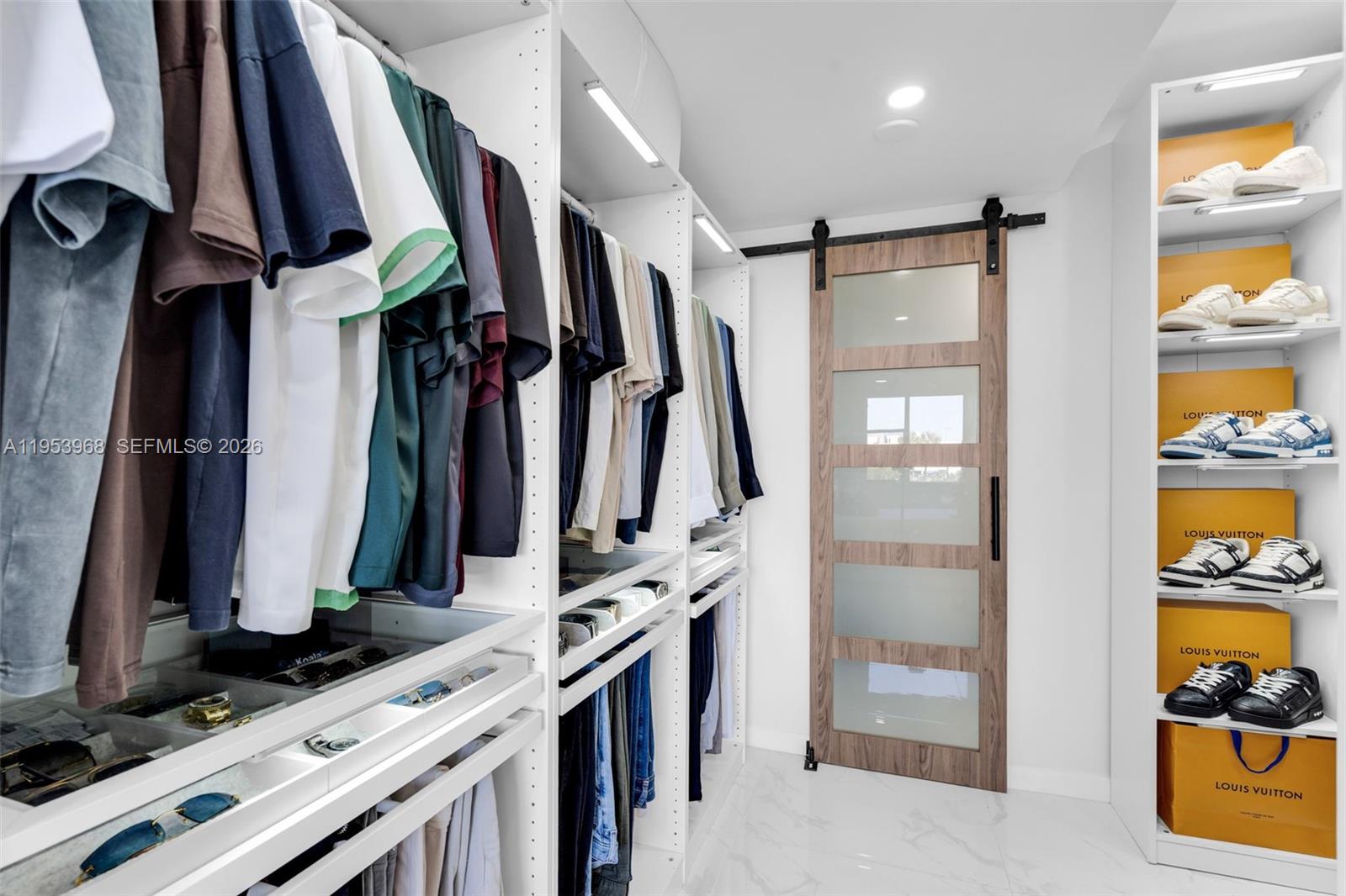 HILLCREST EAST NO 25 COND - Residential