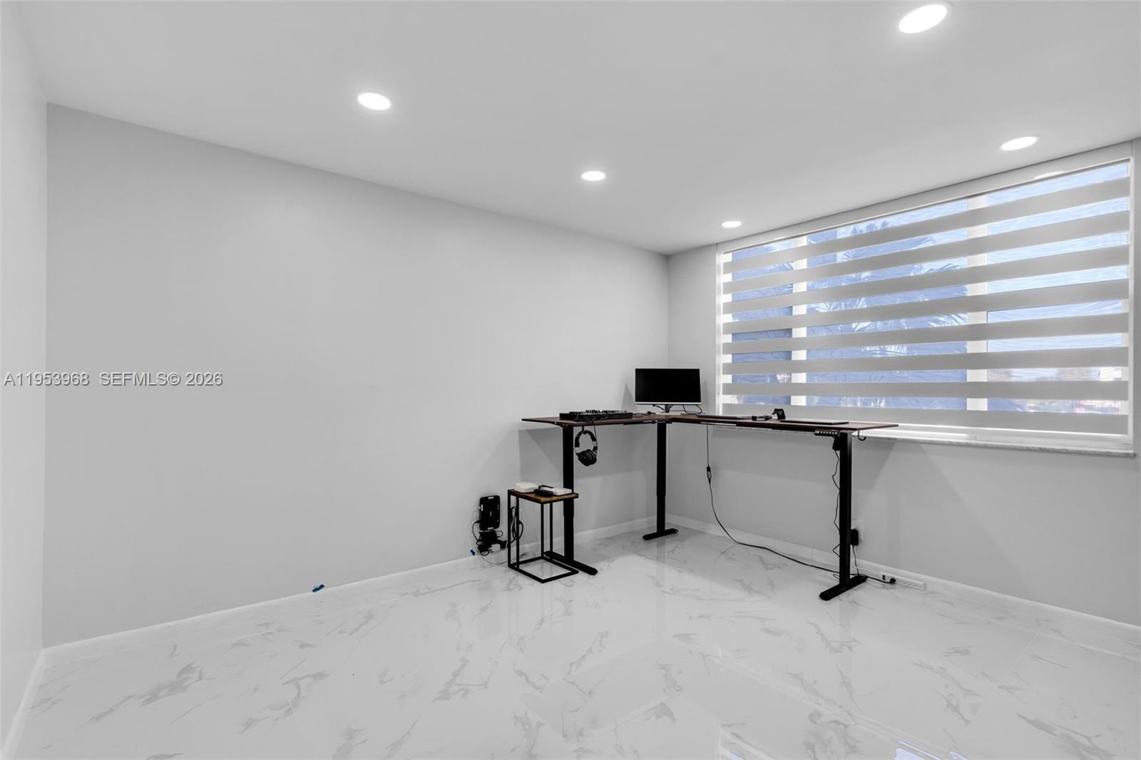 HILLCREST EAST NO 25 COND - Residential