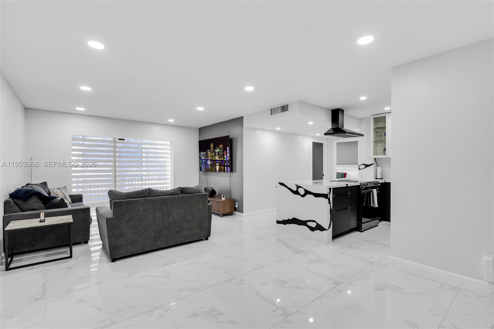 HILLCREST EAST NO 25 COND - Residential