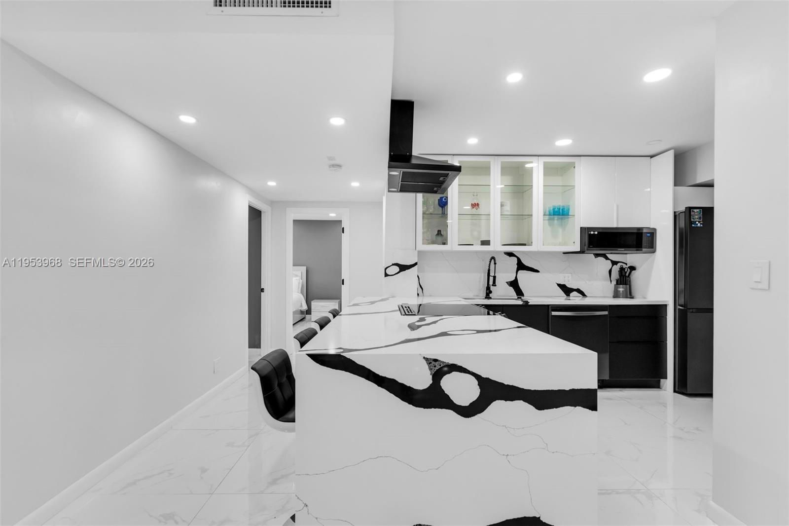 HILLCREST EAST NO 25 COND - Residential