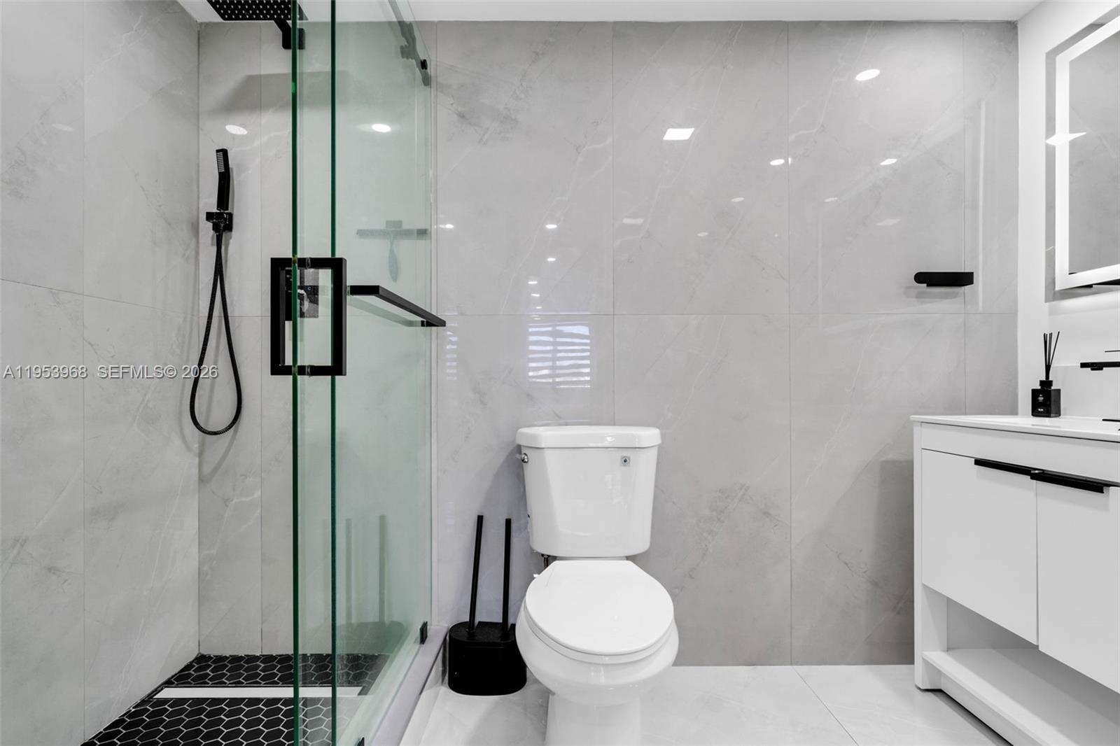 HILLCREST EAST NO 25 COND - Residential