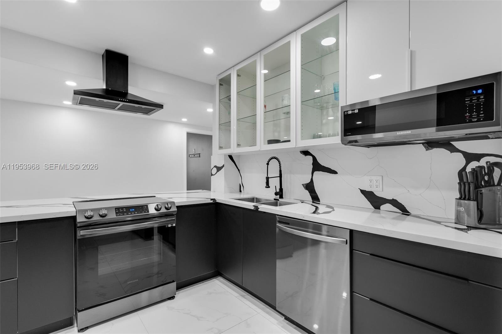 HILLCREST EAST NO 25 COND - Residential