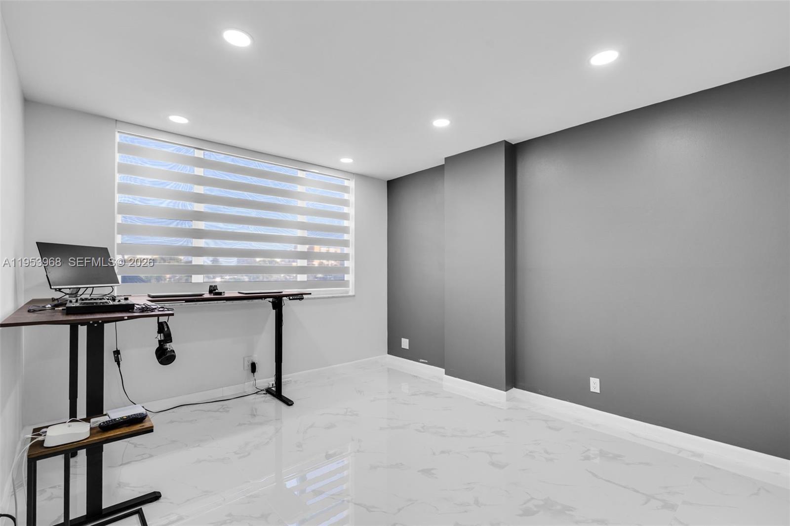 HILLCREST EAST NO 25 COND - Residential