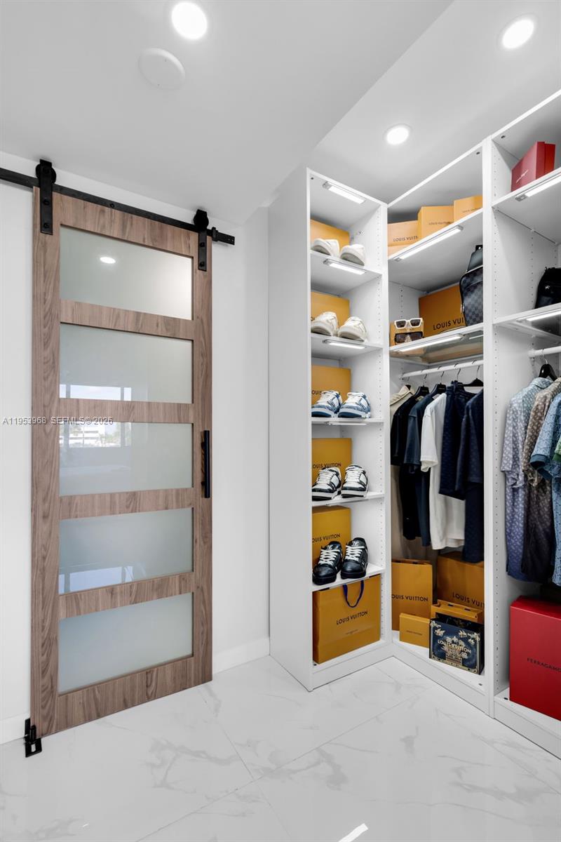 HILLCREST EAST NO 25 COND - Residential