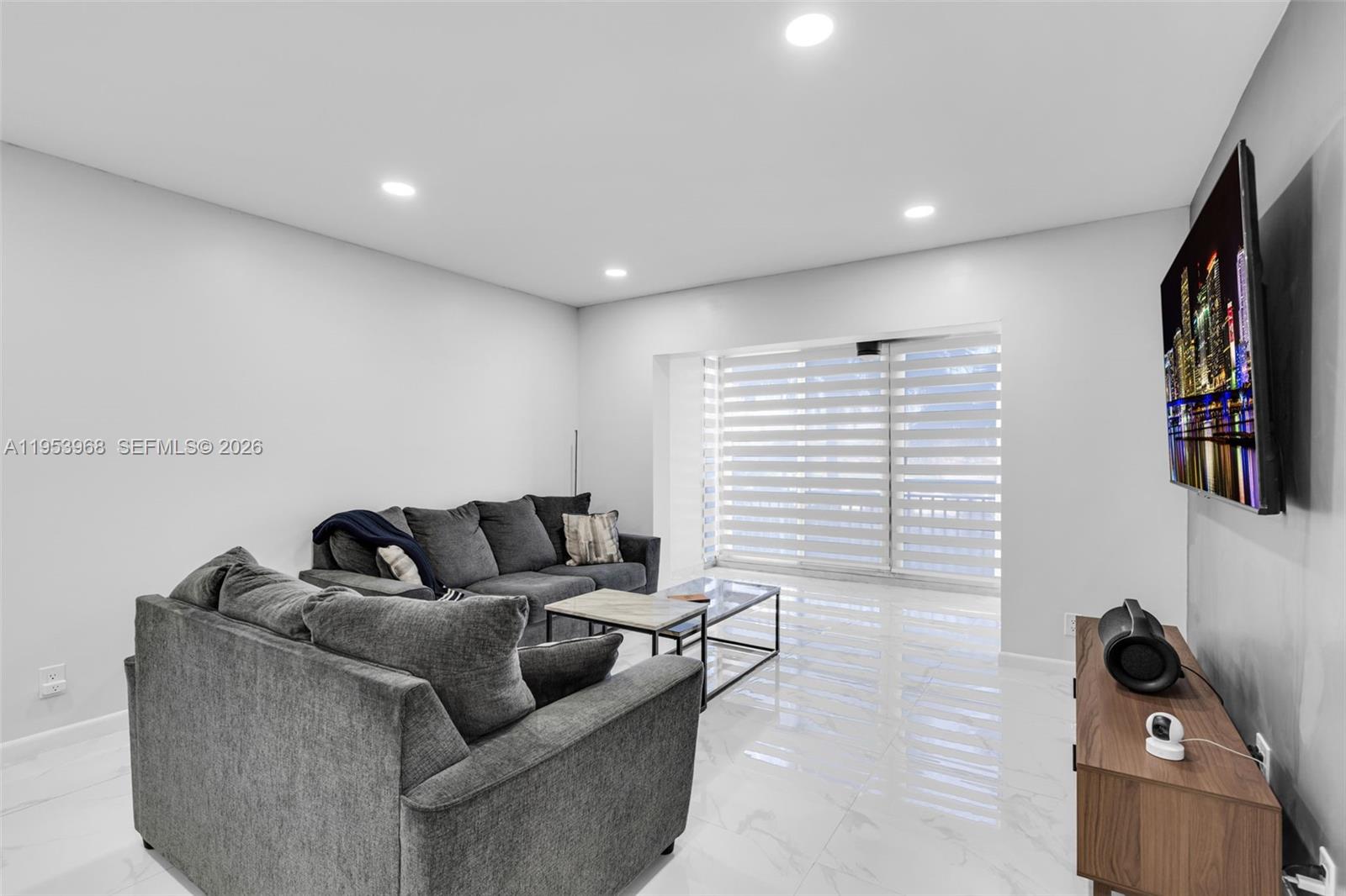 HILLCREST EAST NO 25 COND - Residential