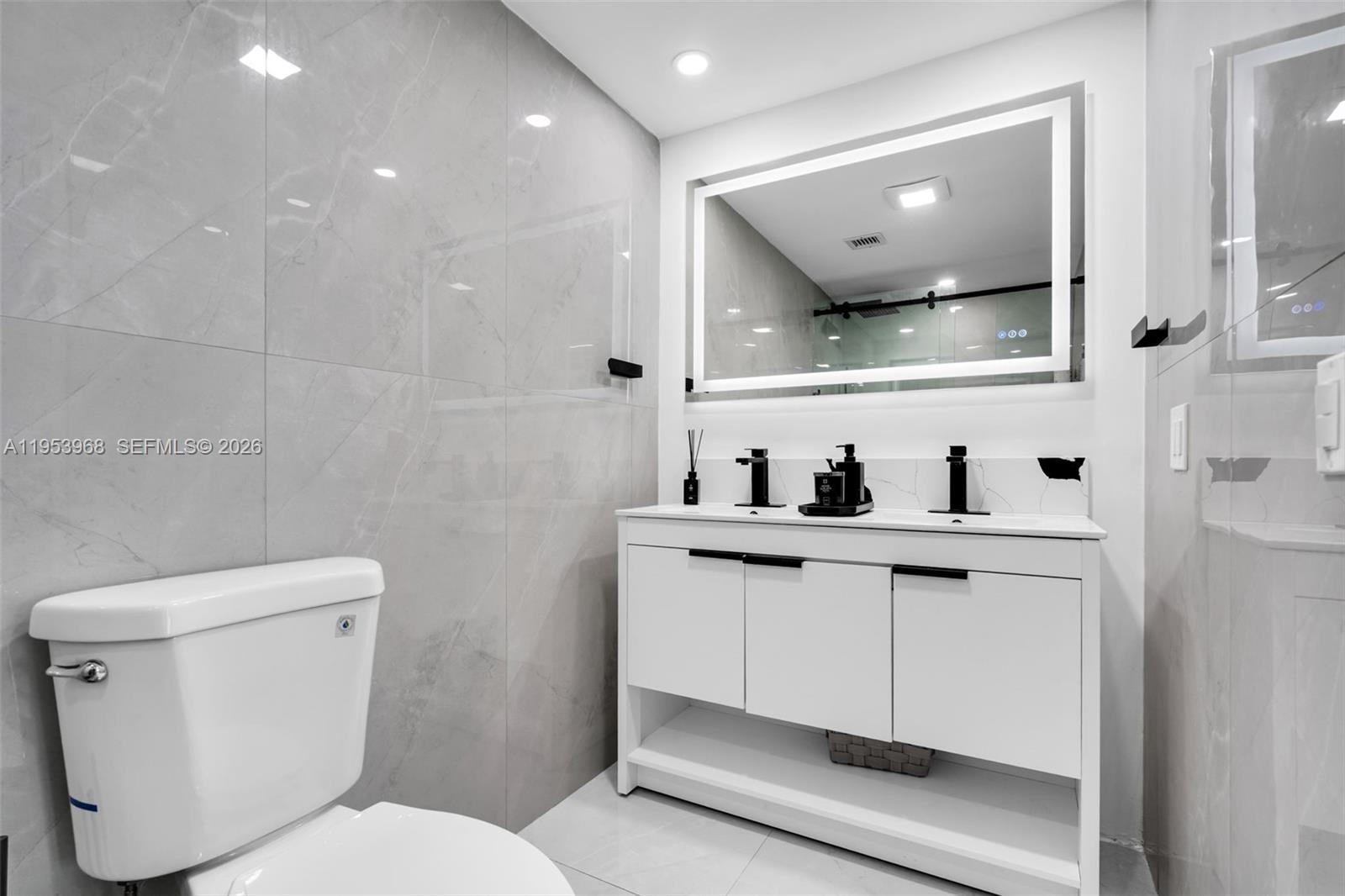 HILLCREST EAST NO 25 COND - Residential