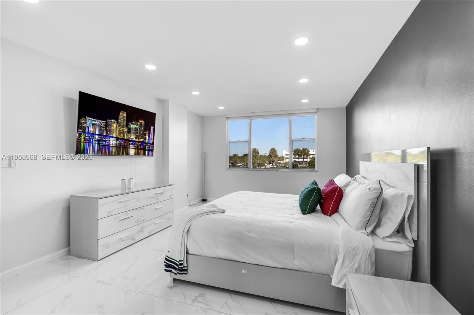 HILLCREST EAST NO 25 COND - Residential