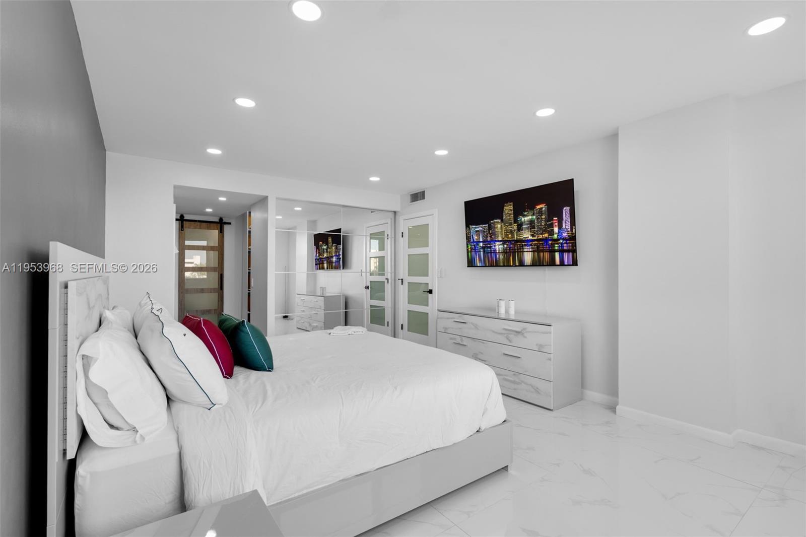 HILLCREST EAST NO 25 COND - Residential