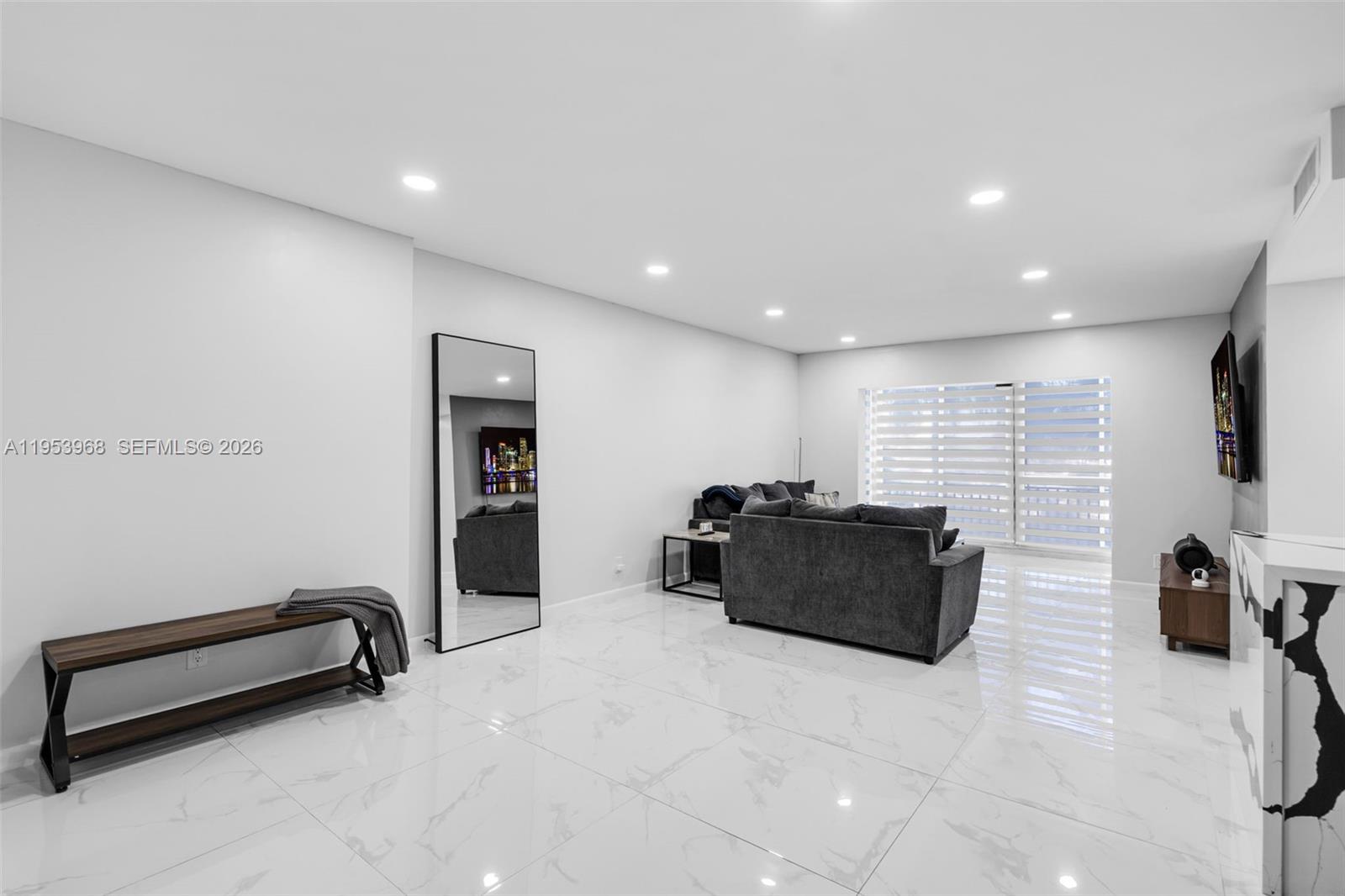 HILLCREST EAST NO 25 COND - Residential