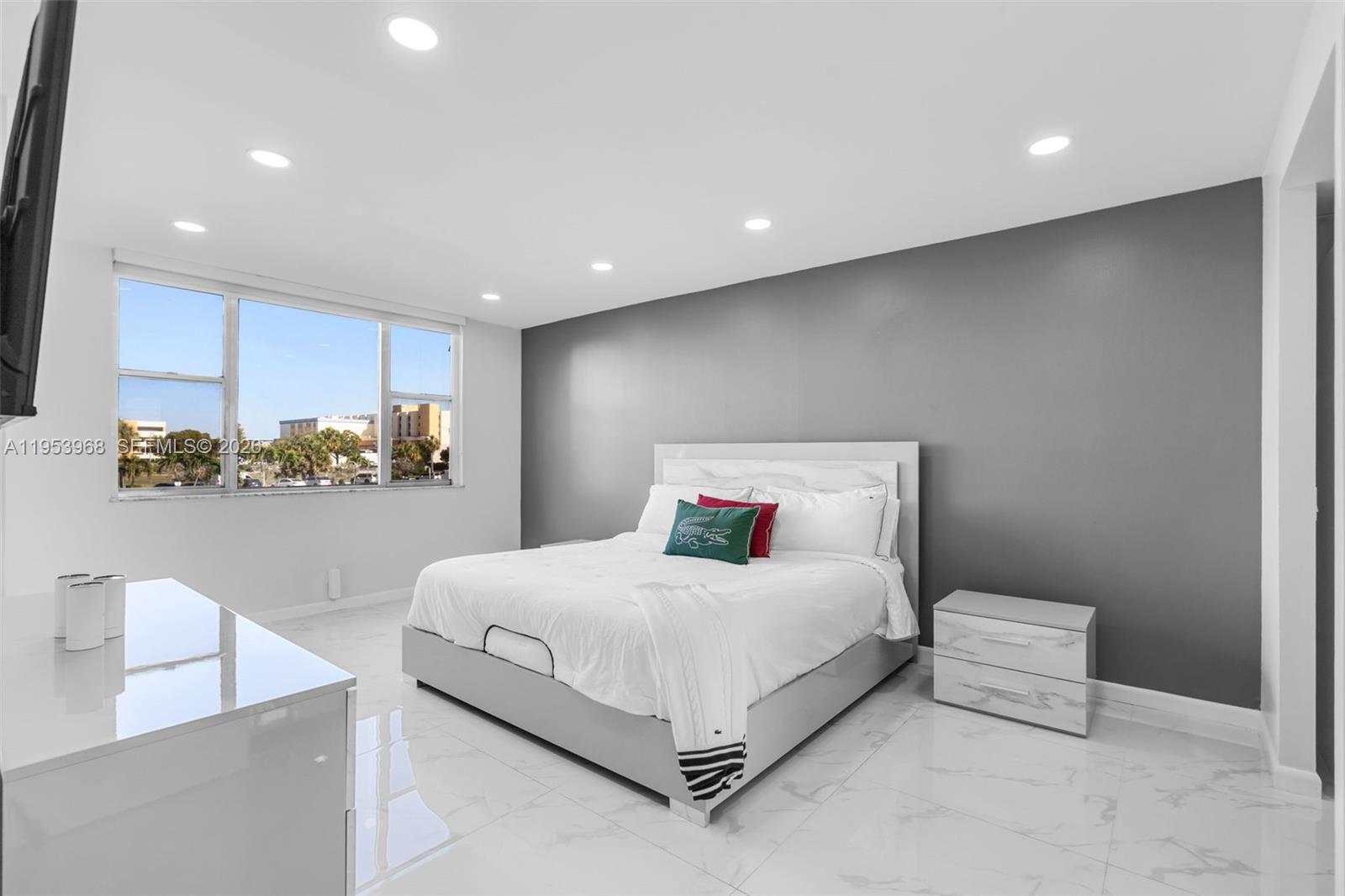 HILLCREST EAST NO 25 COND - Residential