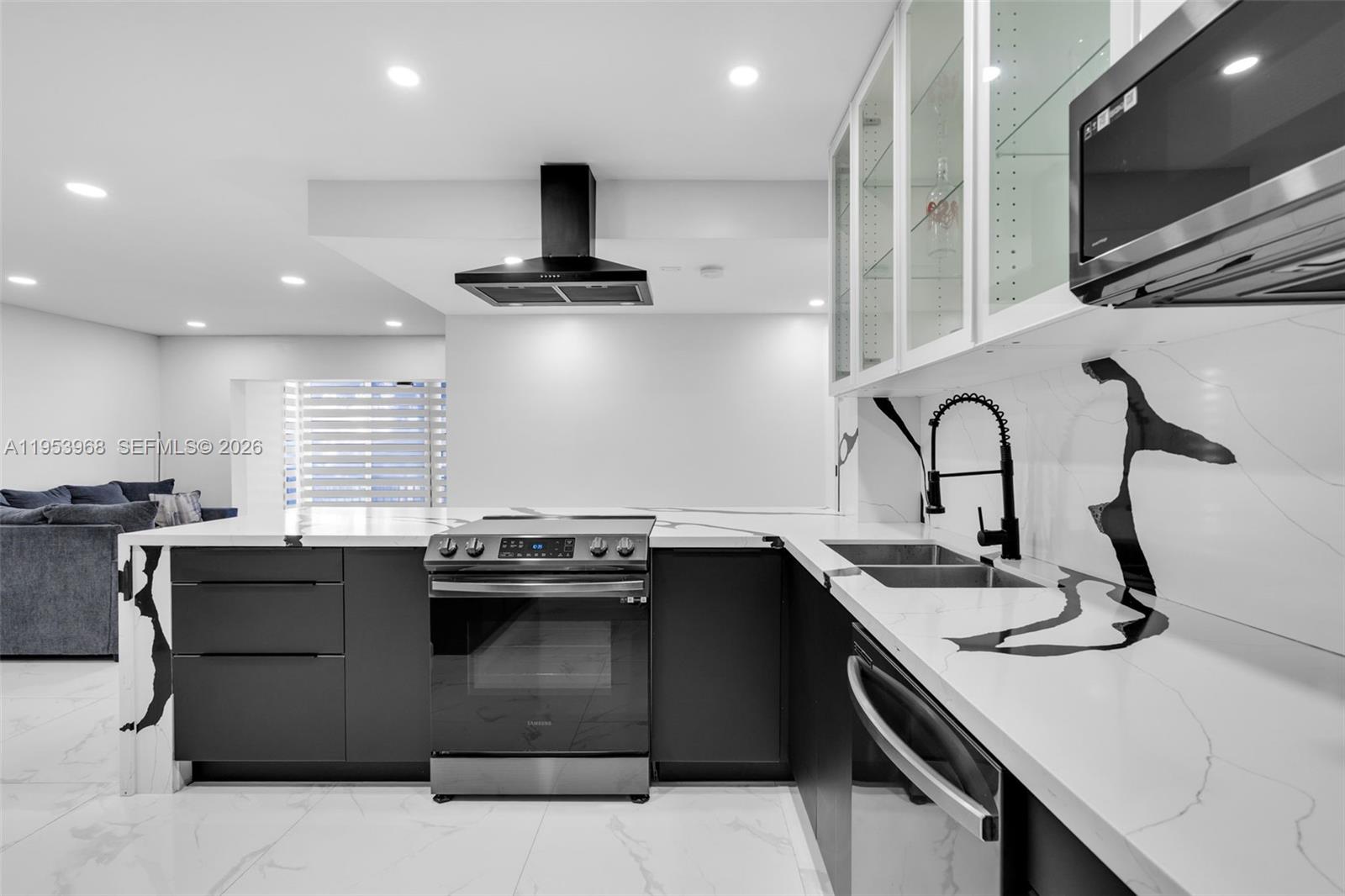 HILLCREST EAST NO 25 COND - Residential