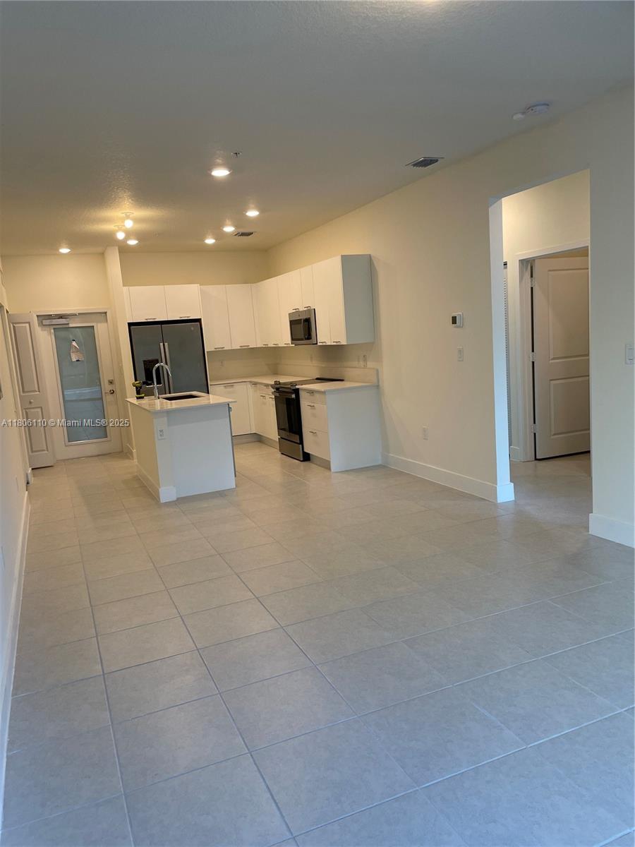 8001 41 St F-108, Doral, Miami-Dade County, Florida - 3 Bedrooms  
2 Bathrooms - 