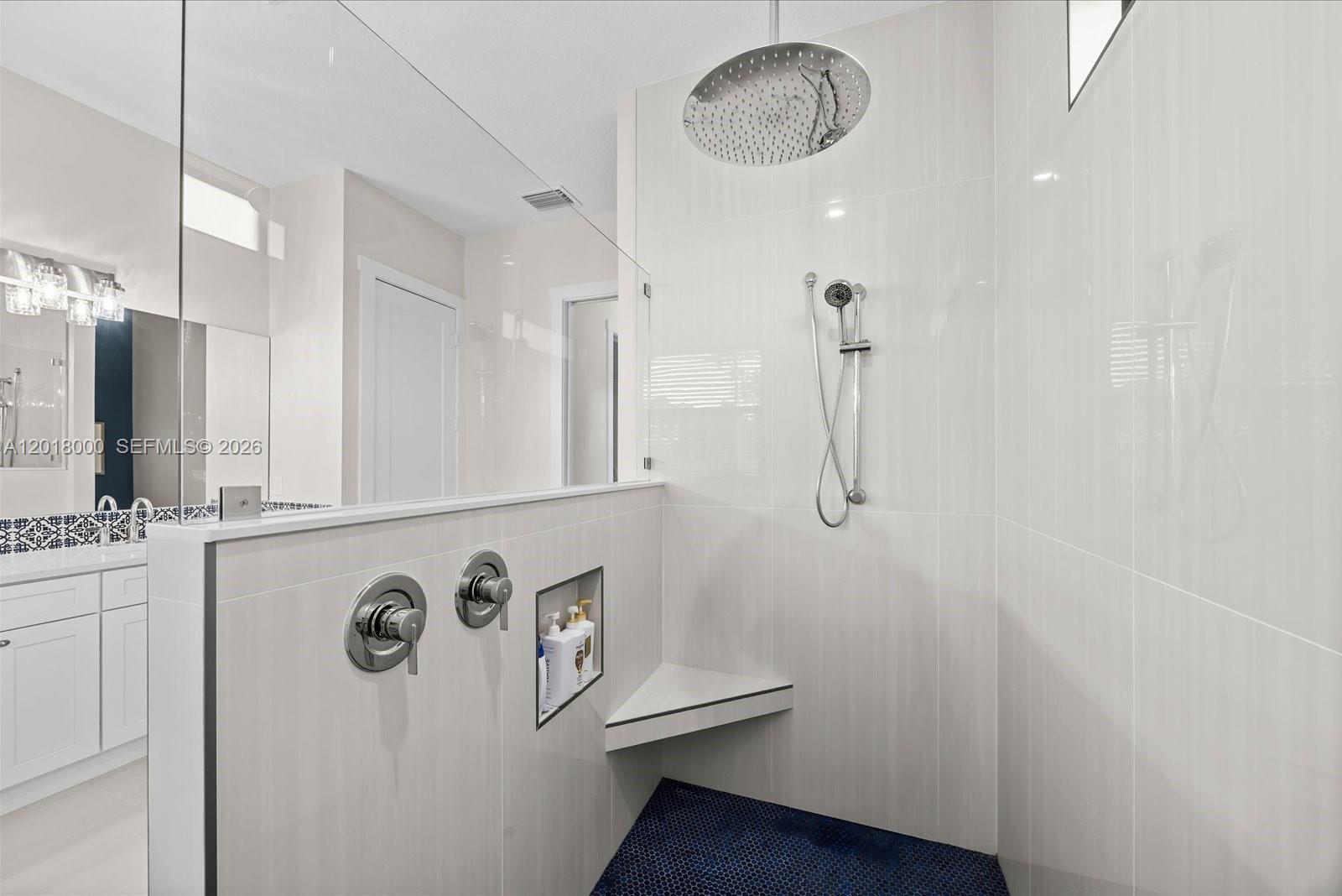 PINE HOLLOW UNITS THREE & - Residential