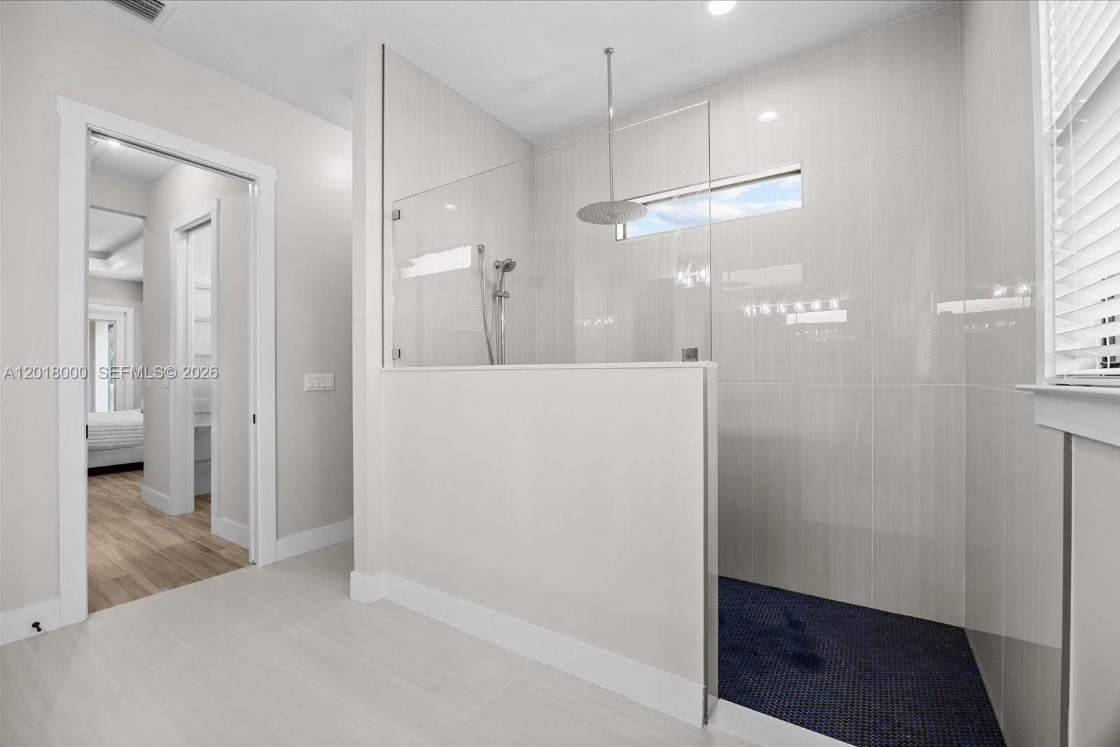 PINE HOLLOW UNITS THREE & - Residential
