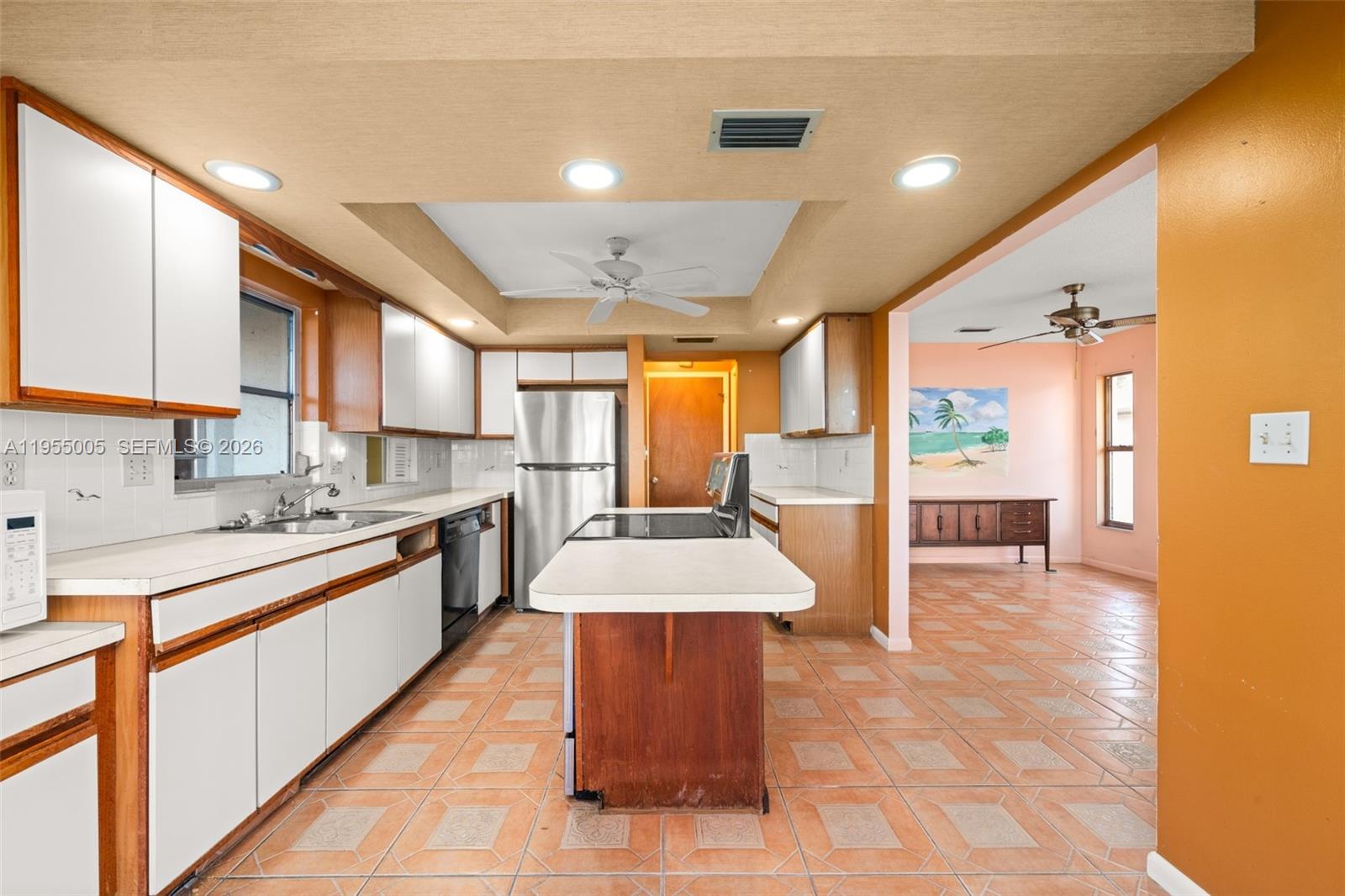 HIGHLAND TOWERS - Residential