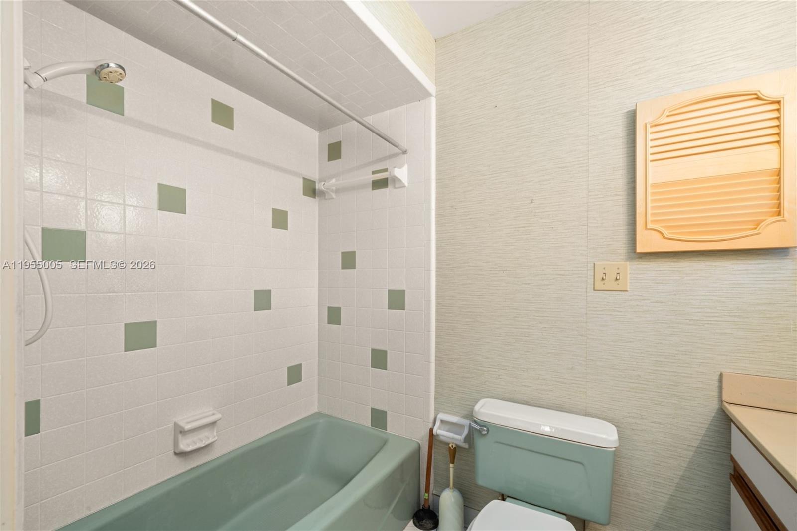 HIGHLAND TOWERS - Residential