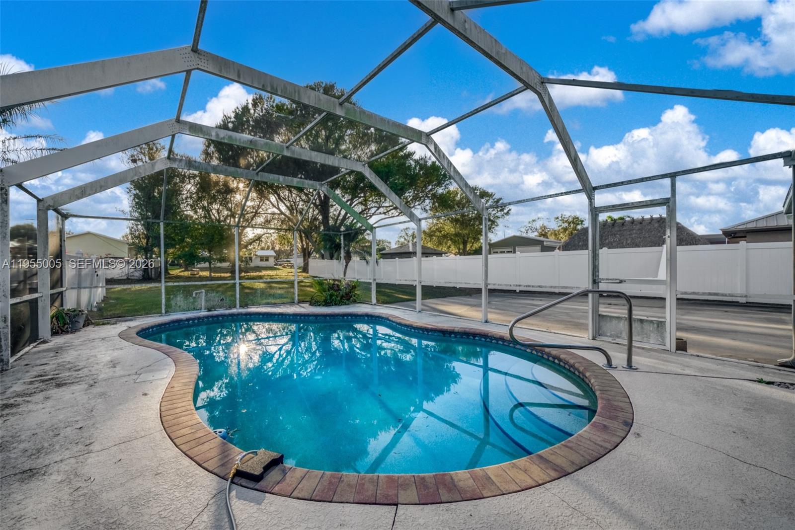 HIGHLAND TOWERS - Residential