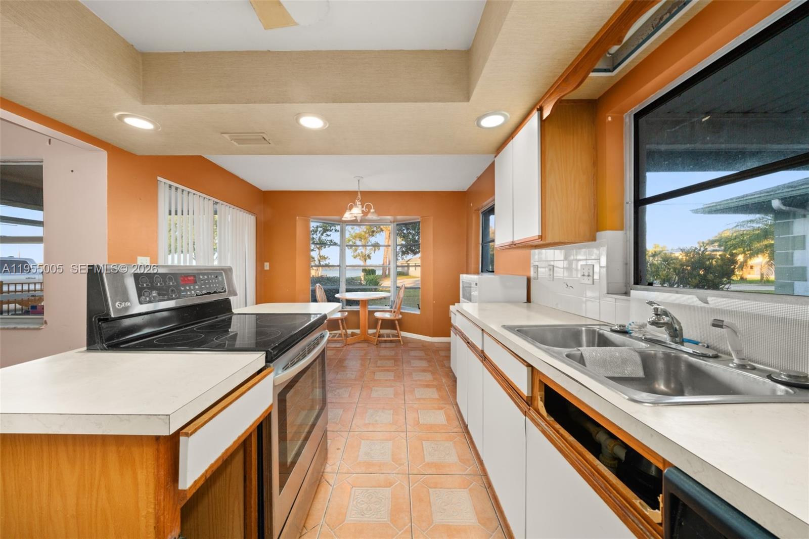 HIGHLAND TOWERS - Residential