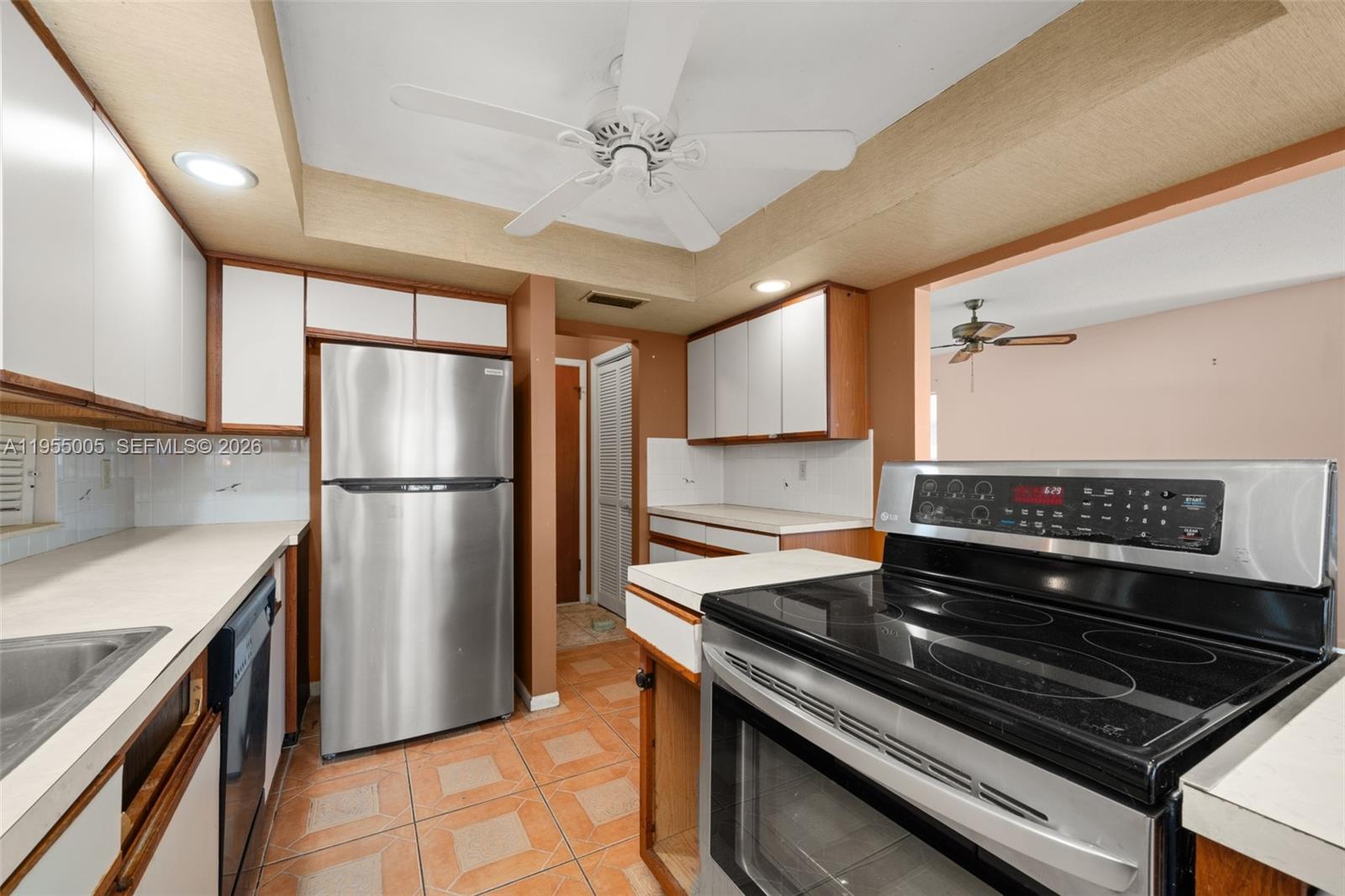 HIGHLAND TOWERS - Residential