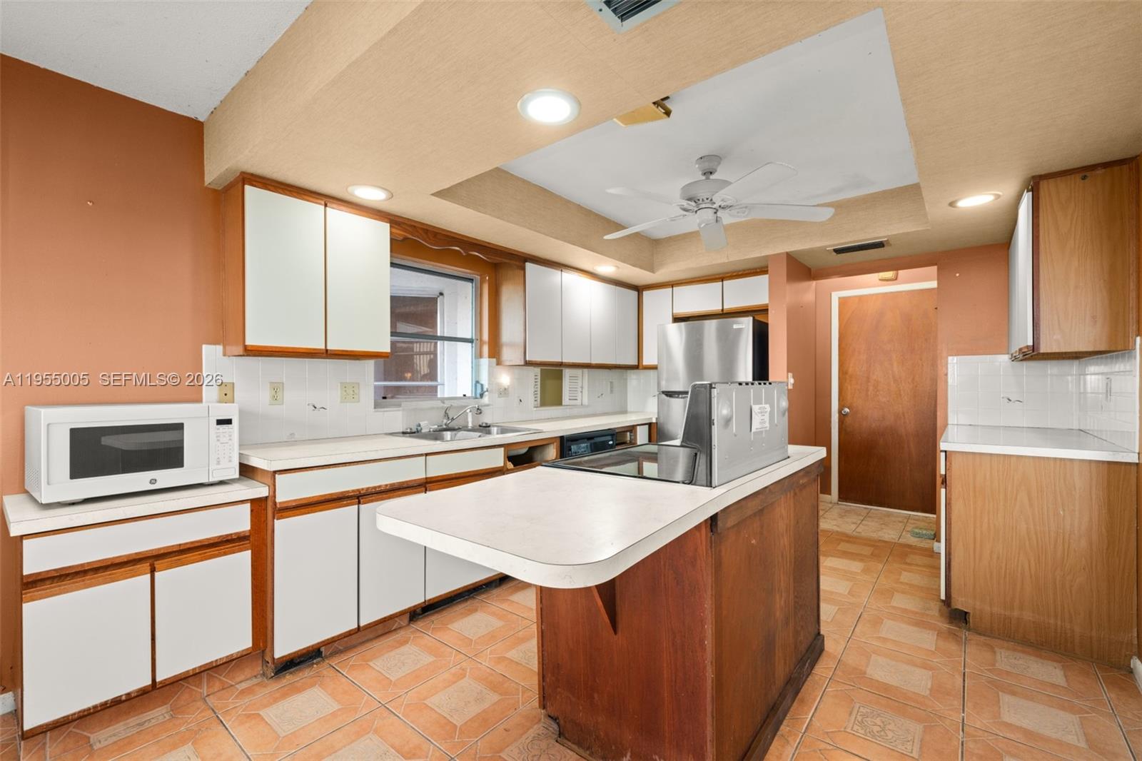 HIGHLAND TOWERS - Residential