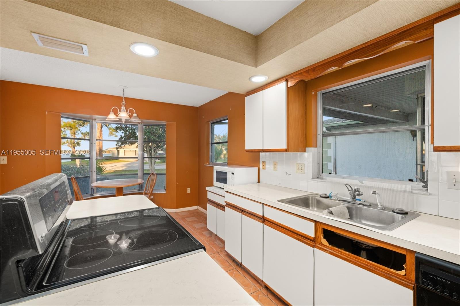 HIGHLAND TOWERS - Residential