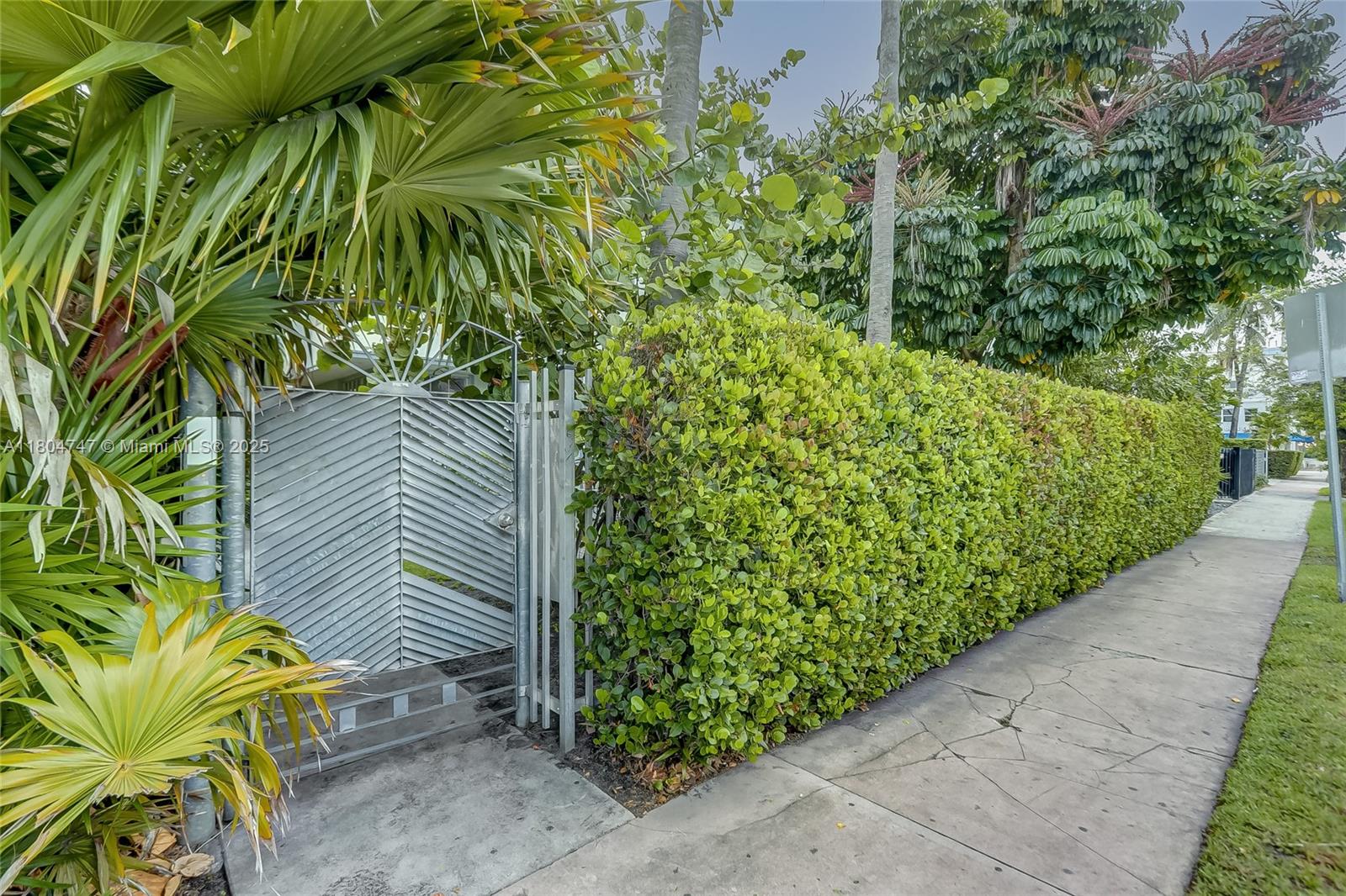 Rental Property at 631 Euclid Ave 5, Miami Beach, Miami-Dade County, Florida - Bedrooms: 1 
Bathrooms: 1  - $2,100 MO.