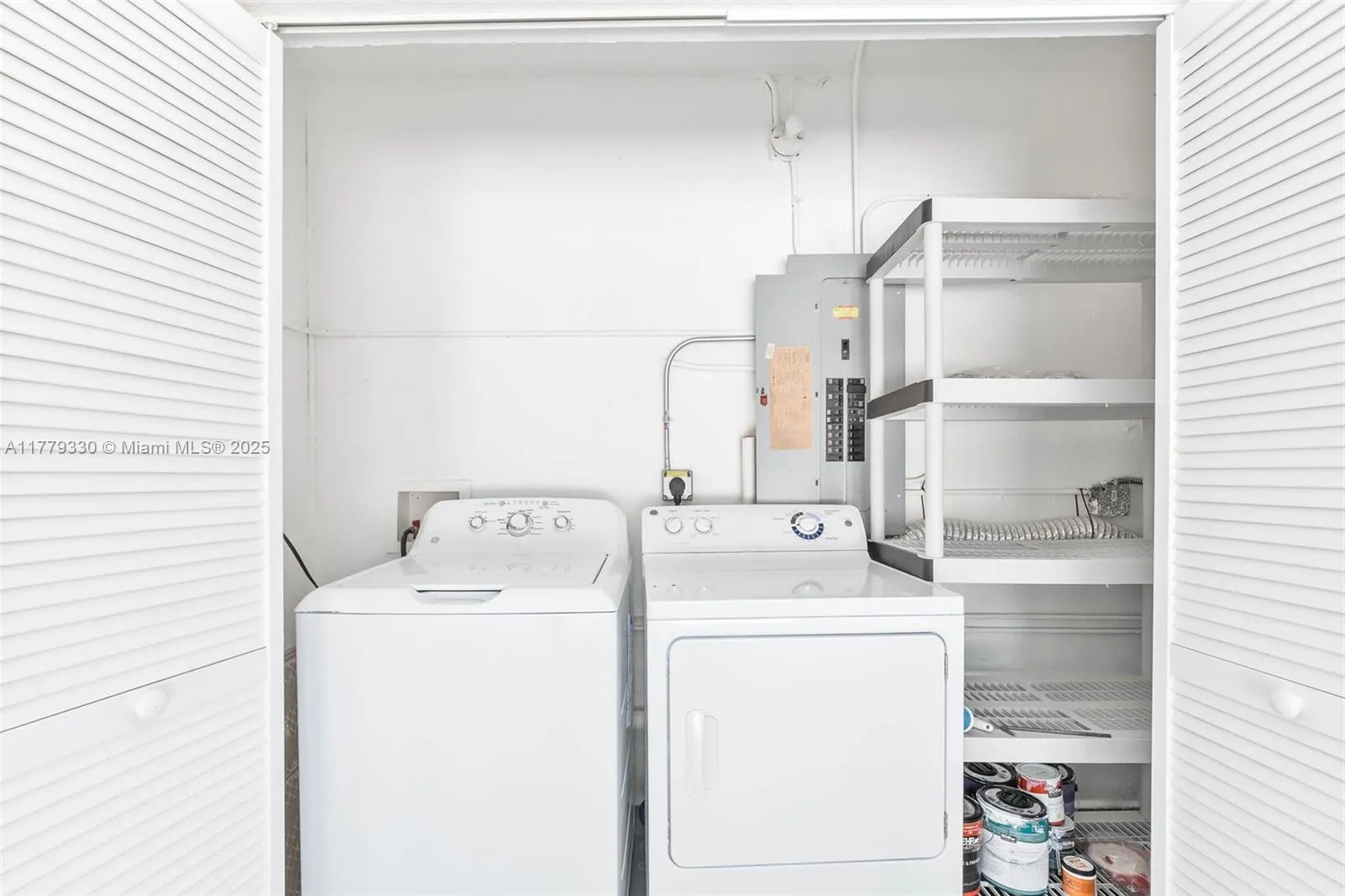 Miami, Florida 33155, United States, 2 Bedrooms Bedrooms, ,2 BathroomsBathrooms,Residential,Pending,105426