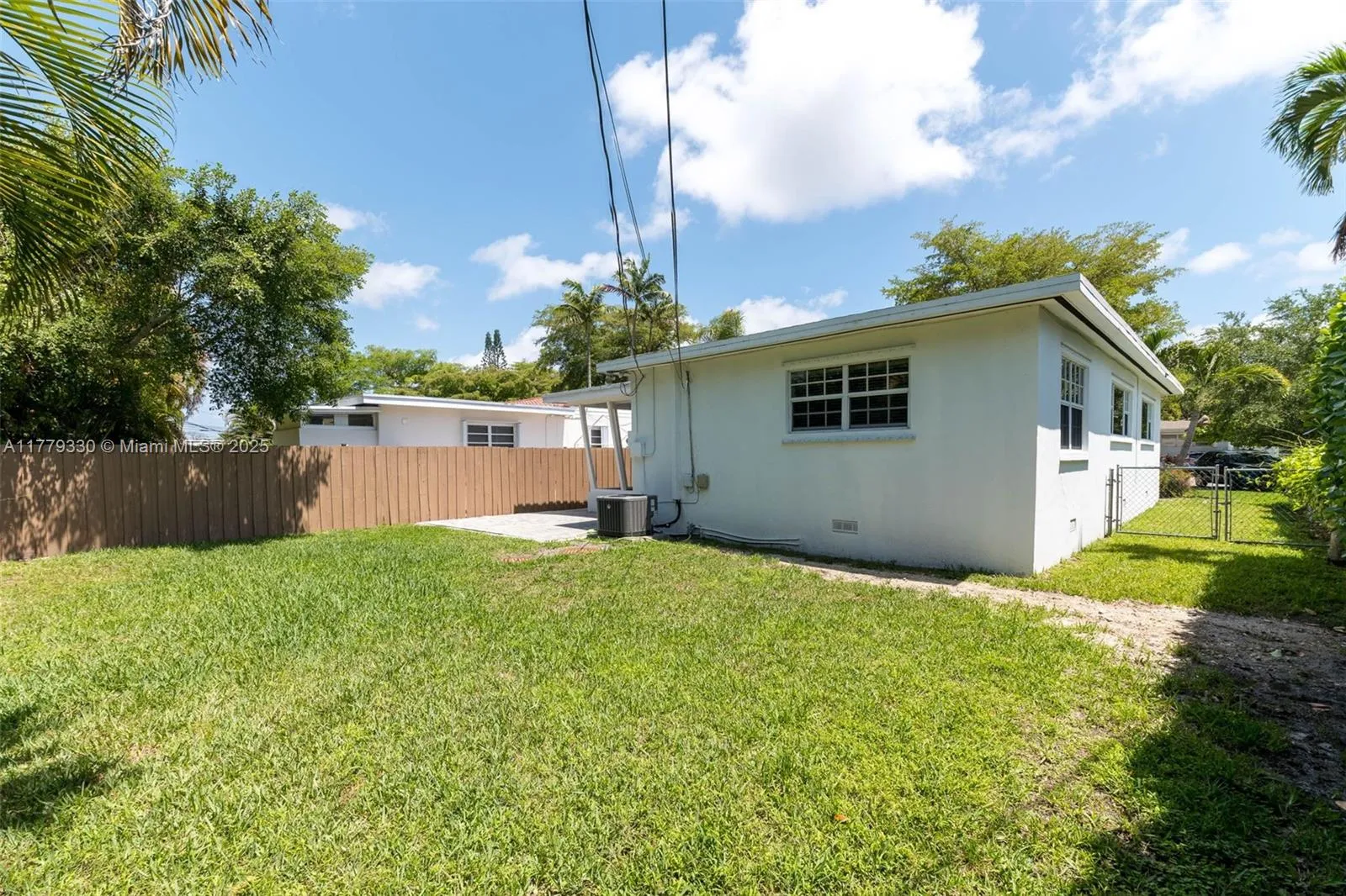 Miami, Florida 33155, United States, 2 Bedrooms Bedrooms, ,2 BathroomsBathrooms,Residential,Pending,105426