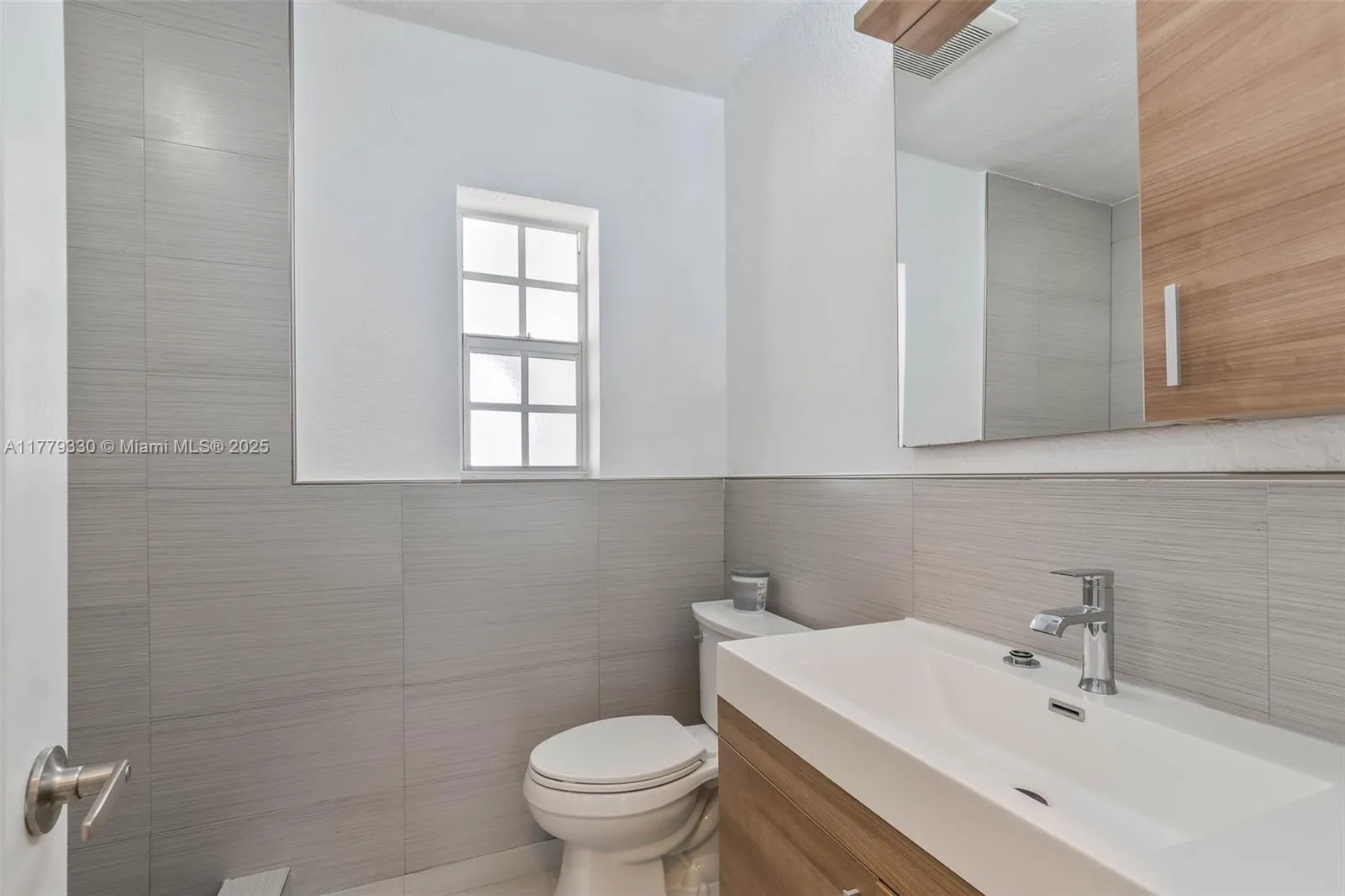 Miami, Florida 33155, United States, 2 Bedrooms Bedrooms, ,2 BathroomsBathrooms,Residential,Pending,105426