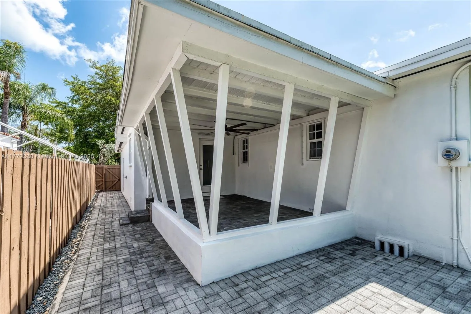 Miami, Florida 33155, United States, 2 Bedrooms Bedrooms, ,2 BathroomsBathrooms,Residential,Pending,105426