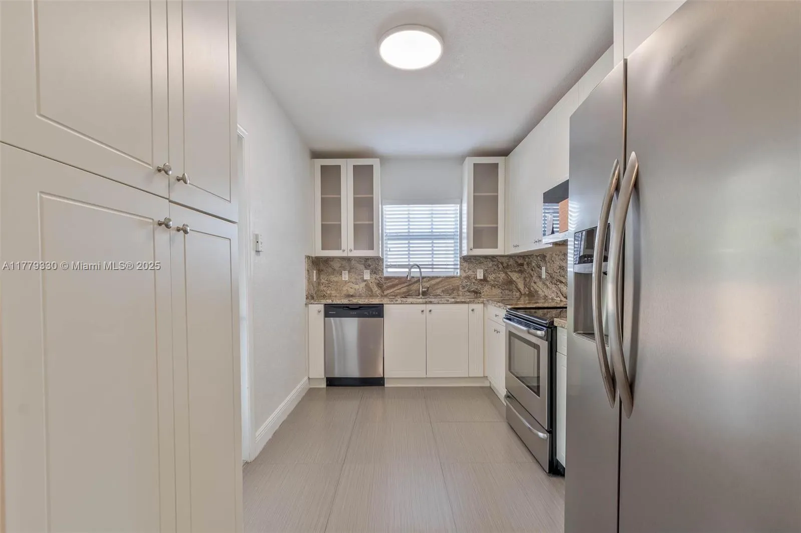 Miami, Florida 33155, United States, 2 Bedrooms Bedrooms, ,2 BathroomsBathrooms,Residential,Pending,105426