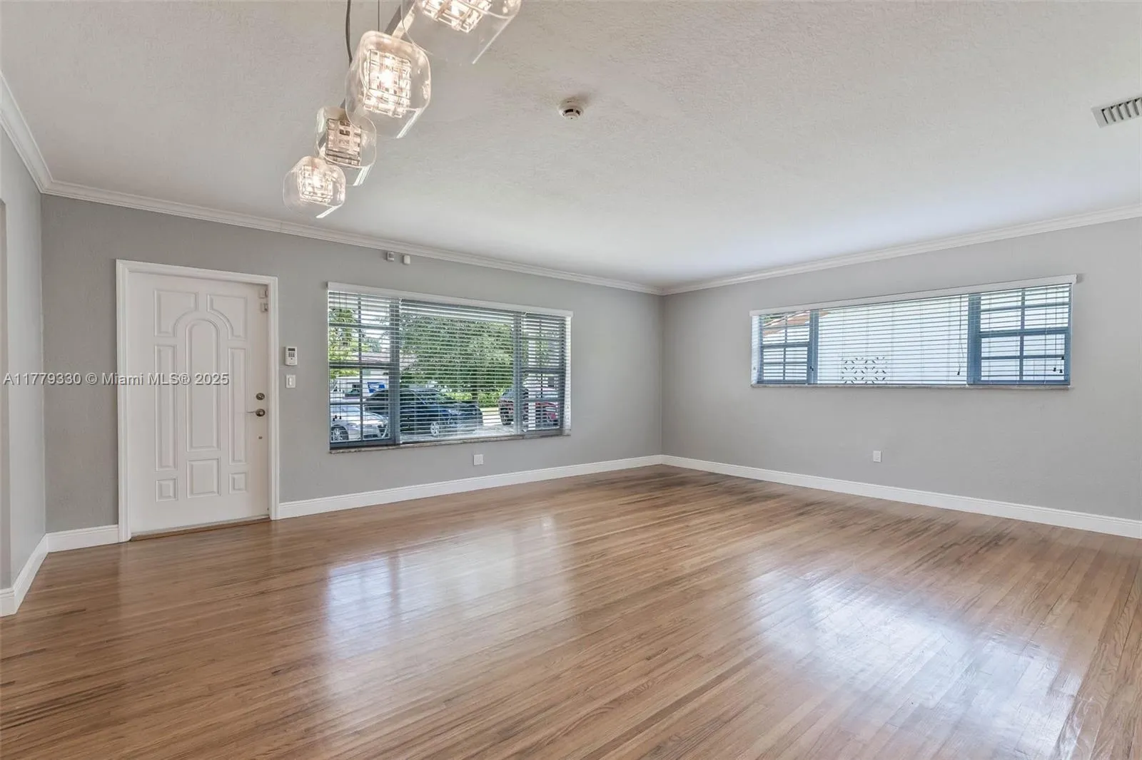 Miami, Florida 33155, United States, 2 Bedrooms Bedrooms, ,2 BathroomsBathrooms,Residential,Pending,105426