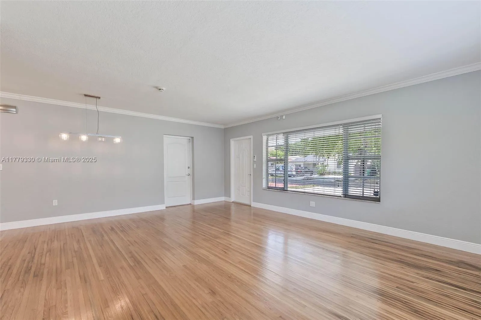 Miami, Florida 33155, United States, 2 Bedrooms Bedrooms, ,2 BathroomsBathrooms,Residential,Pending,105426