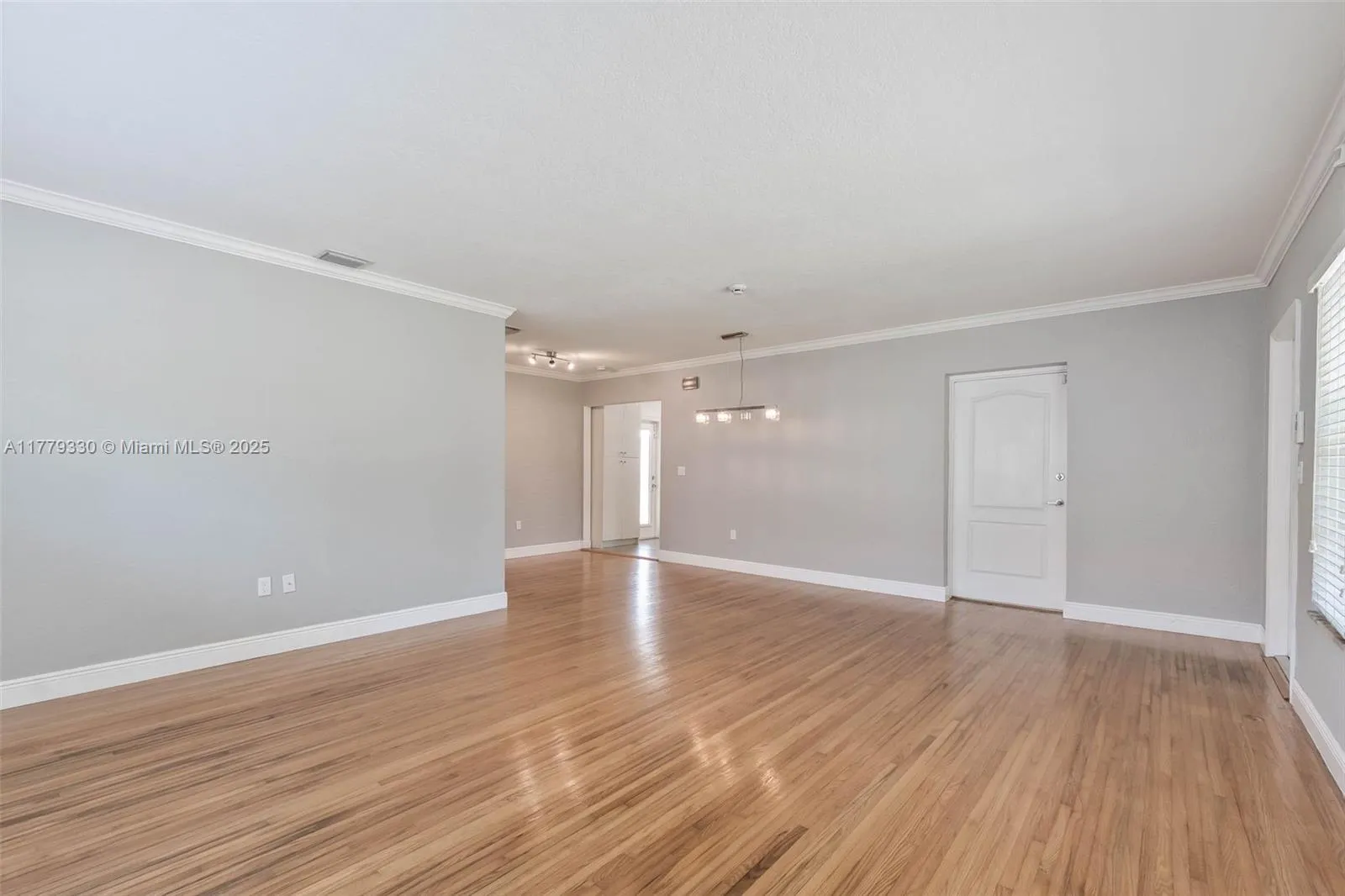 Miami, Florida 33155, United States, 2 Bedrooms Bedrooms, ,2 BathroomsBathrooms,Residential,Pending,105426