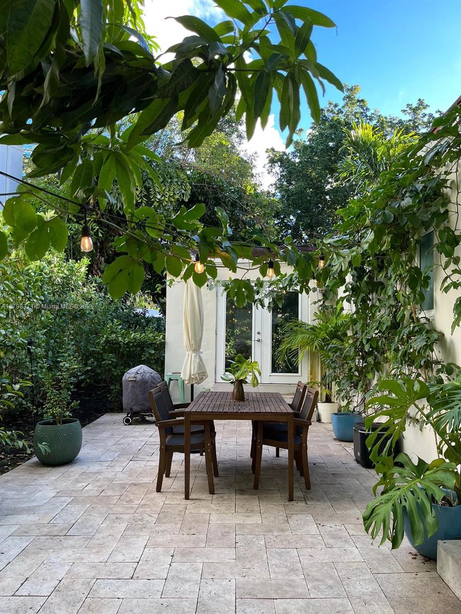 409 Daroco Ave, Coral Gables, Broward County, Florida - 3 Bedrooms  
2 Bathrooms - 
