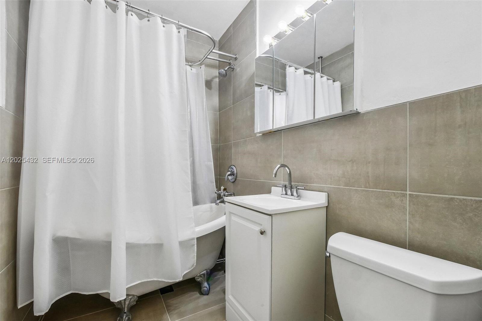 HOLLYWOOD TERRACE - Residential