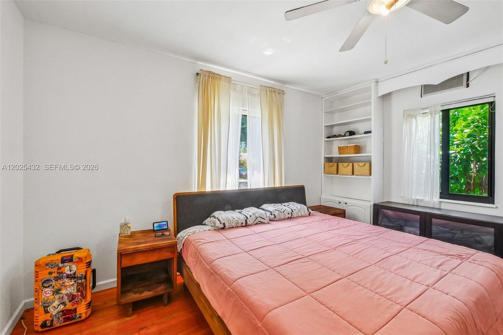HOLLYWOOD TERRACE - Residential
