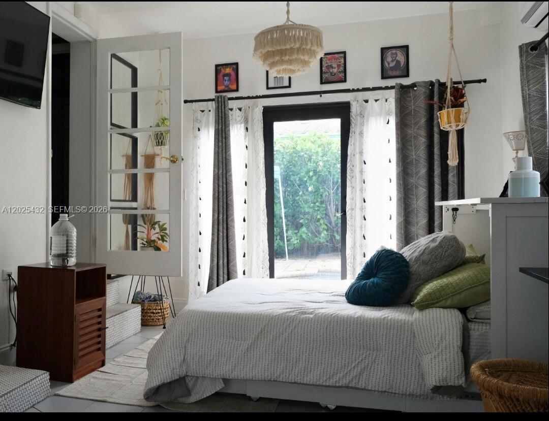 HOLLYWOOD TERRACE - Residential