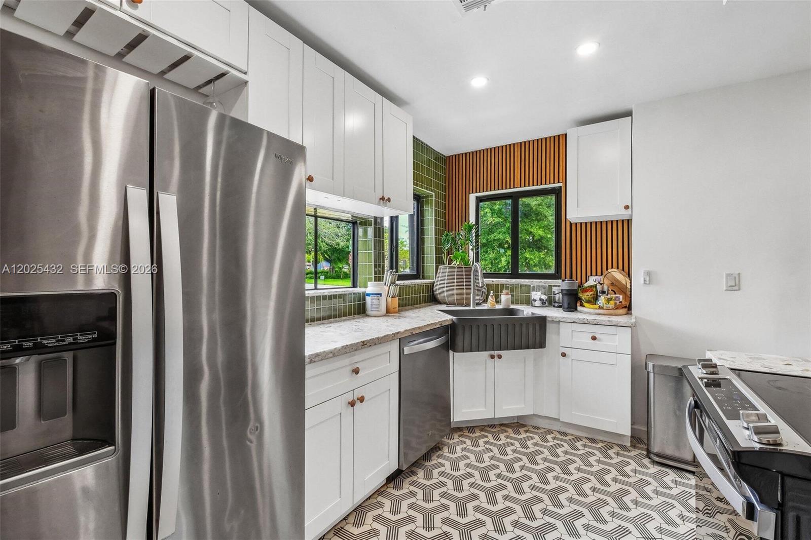 HOLLYWOOD TERRACE - Residential