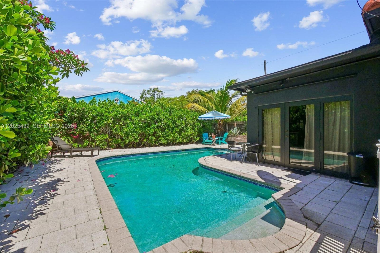 HOLLYWOOD TERRACE - Residential