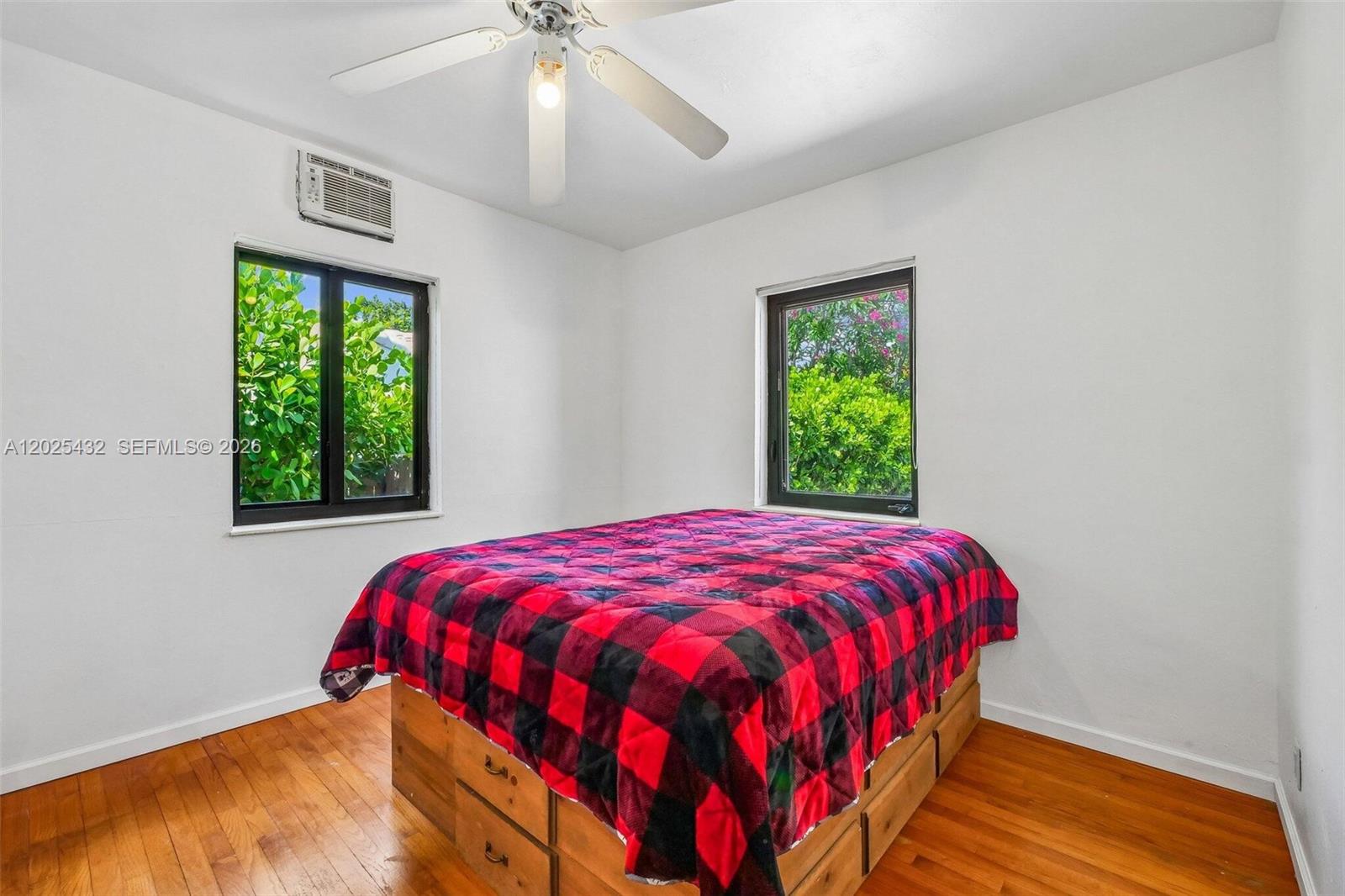 HOLLYWOOD TERRACE - Residential