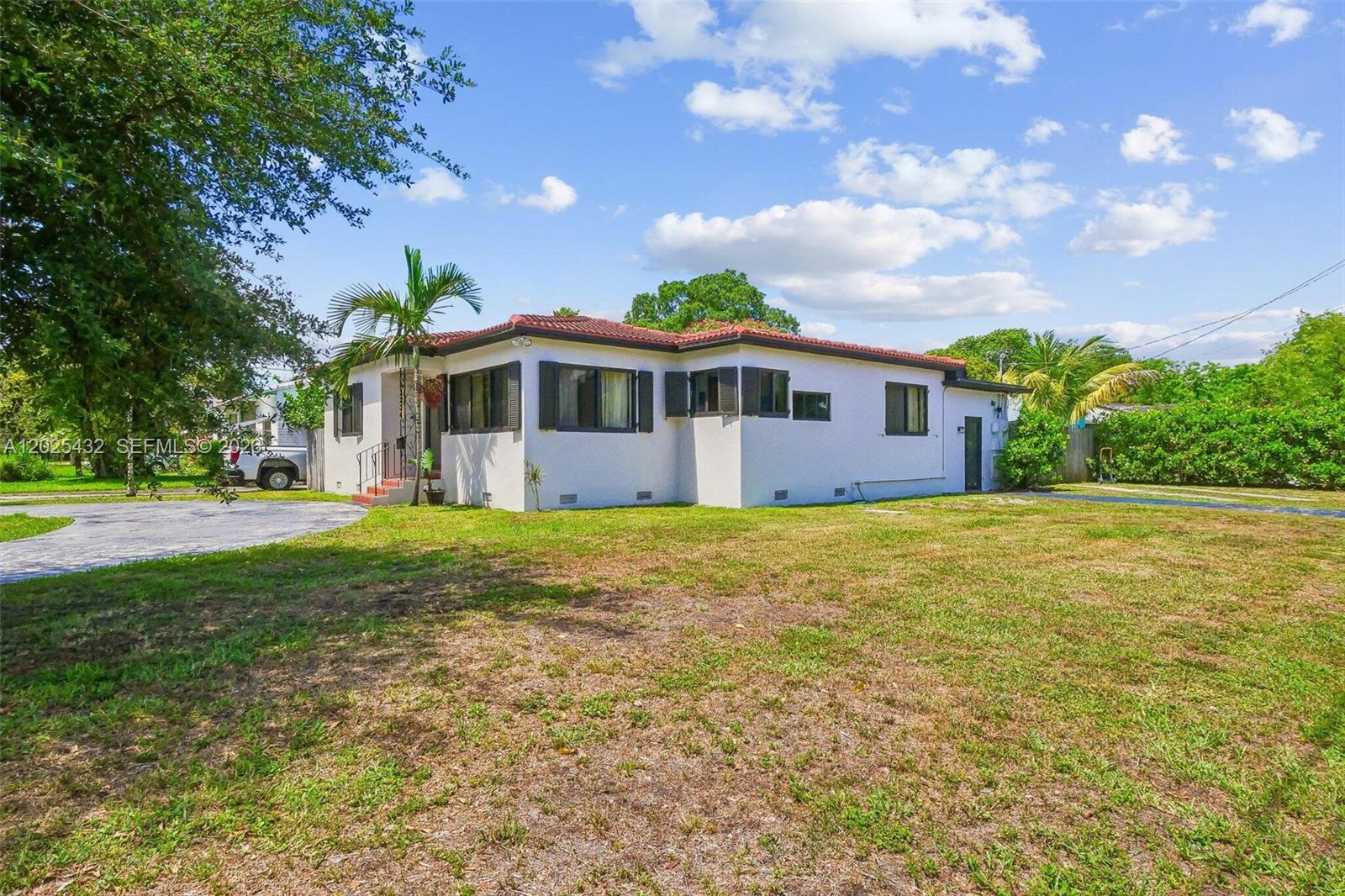 HOLLYWOOD TERRACE - Residential